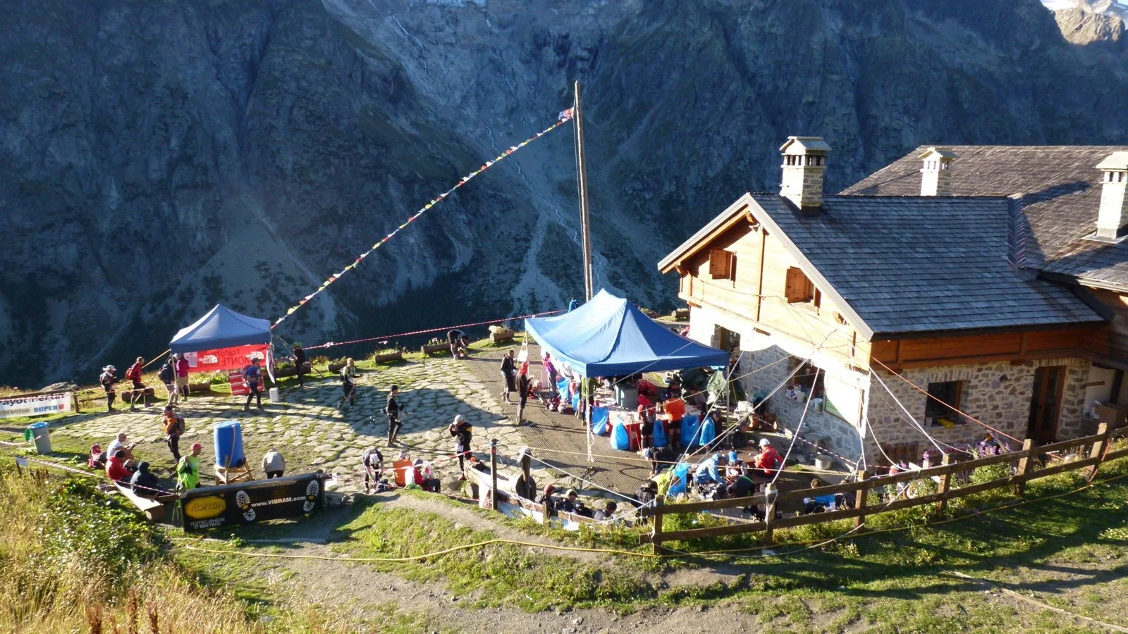 The Ultra-Trail Du Mont-Blanc Race 2011 — Pyllon
